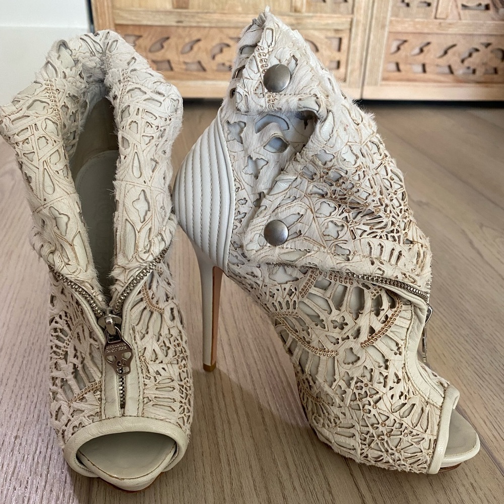 Alexander McQueen Ecru Leather Platform Peep-toe. SZ 36